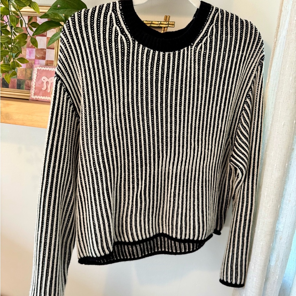 Divided Black and White Crew Neck Sweater
